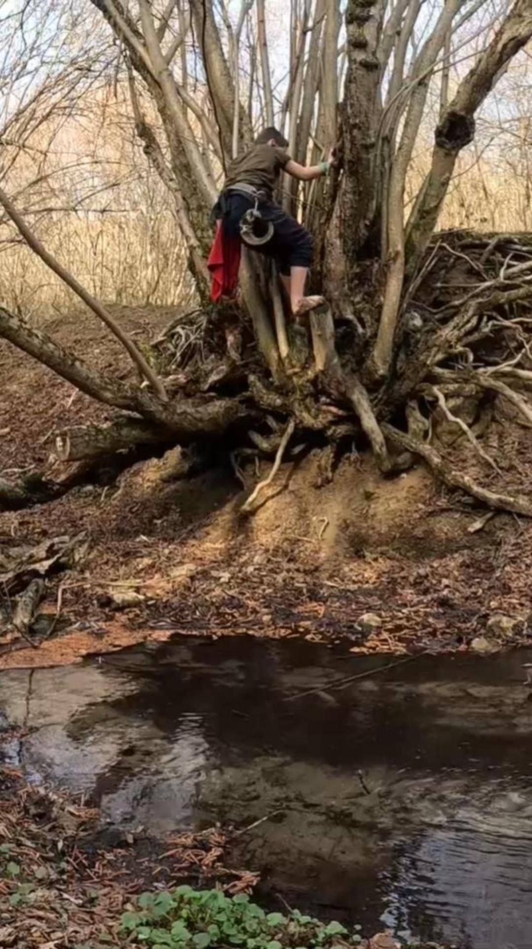 Как перейти речку не обмочив ноги 😉 смотреть онлайн