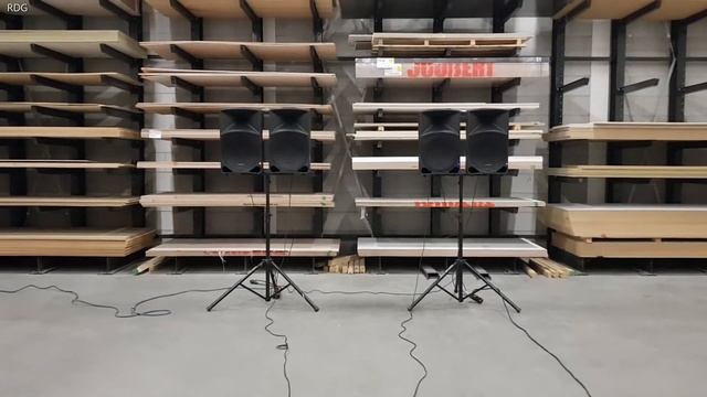 Mackie Thump TH-15A Self Powered PA Speaker Test VS Tapco Thump TH-15A Active Speakers смотреть онлайн