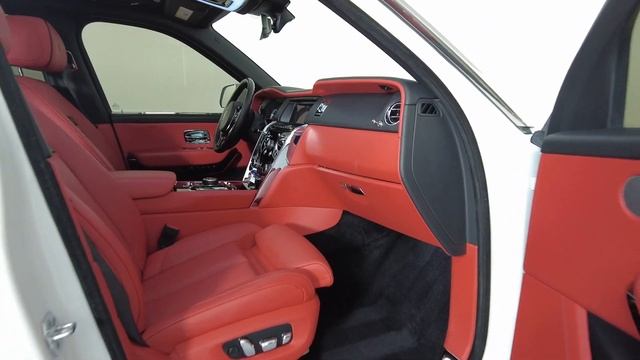 2020 Rolls Royce Cullinan BASE смотреть онлайн