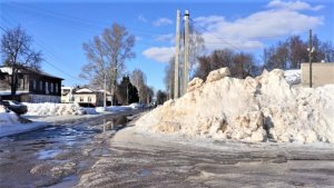 Журчат ручьи. Прошлогодний снег