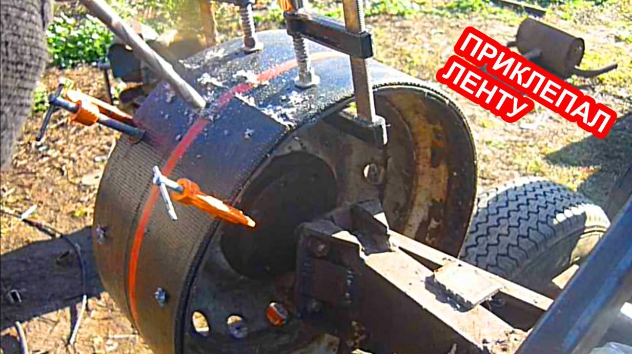 Приклепал ленту к натяжному ролику, самодельный гусеничный вездеход смотреть онлайн