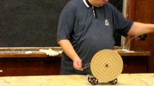 004   Крутящийся диск с дырочками смещение оси вращения