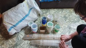 В гостях у свекрови ,пересаживаю томаты .