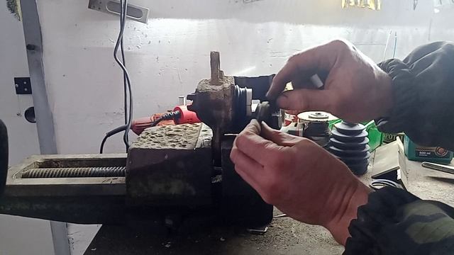 как заменить пыльник суппорта смотреть онлайн