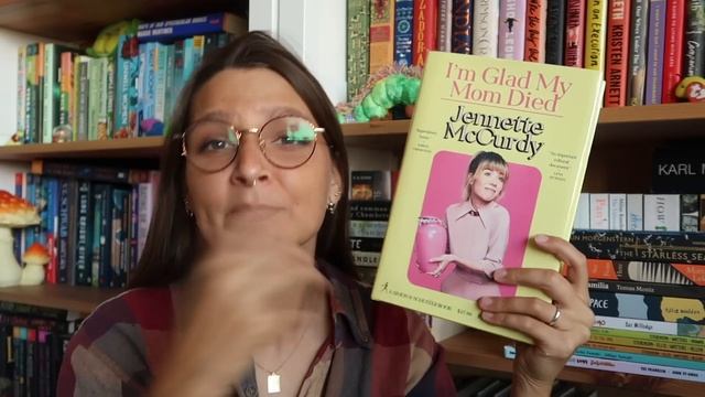 fall days & a thrifted BOOK HAUL! смотреть онлайн