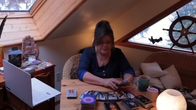 CAPRICORN EXPECT THE UNEXPECTED,SOMEONE WANTS TO REWRITE THE PAST WITH YOU/IT'S GAINING MOMENTUM смотреть онлайн