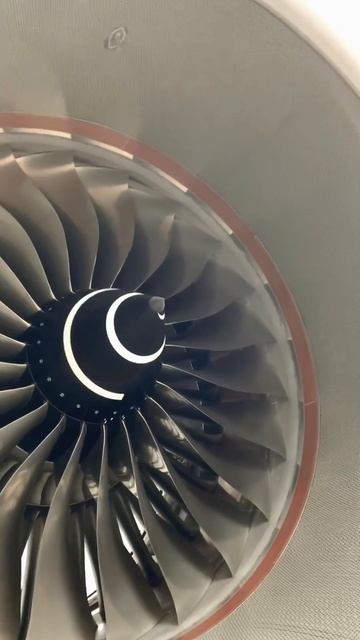 Огромный двигатель Роллс Ройс смотреть онлайн