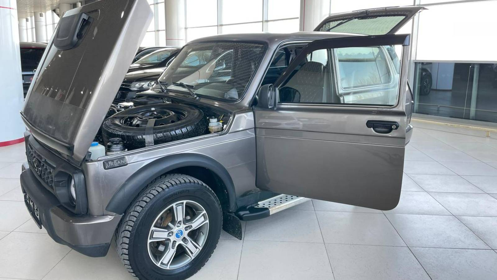 ВАЗ (LADA) 2121 (4x4) Urban I рестайлинг (2014—2019) 1.7 MT (83 л.с.) Luxe Snow Queen Urban