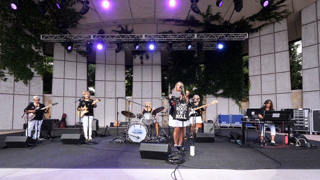 Bad Moon Rising |The 6PAK All Girl Band Live @Frederick Meijer Gardens👇🏻CHECK OUT THESE FUN FACTS🎤🎸 смотреть онлайн