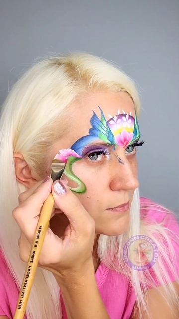 Check out Emiliia's incredible face painting skills as she turns herself into a living work of art смотреть онлайн