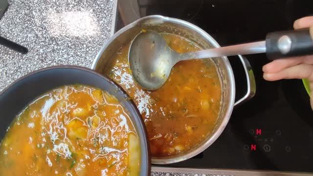 Новинка! Вкусный суп без мяса: с фасолью и тыквой