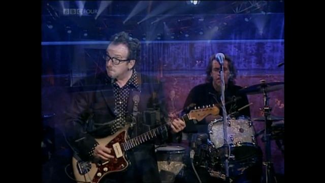 Elvis Costello "Watching The Detectives" live BBC, 1996 (HD) смотреть онлайн