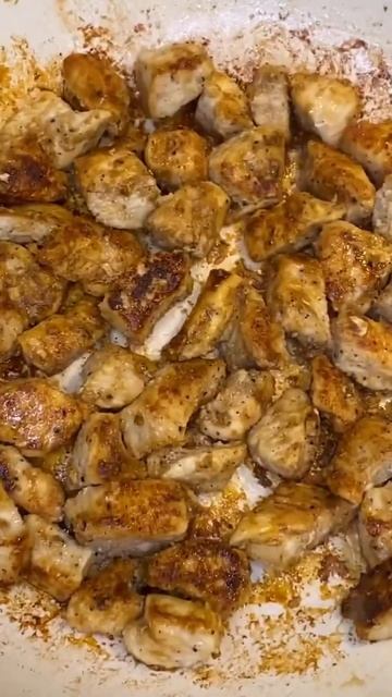 Healthy Chicken Pad Thai! 538 Calories Per Serving - 58g Proteins / 54g Carbs / 13g Fat