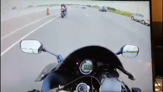 2005 R6 Vs. 2006 ZX6R смотреть онлайн