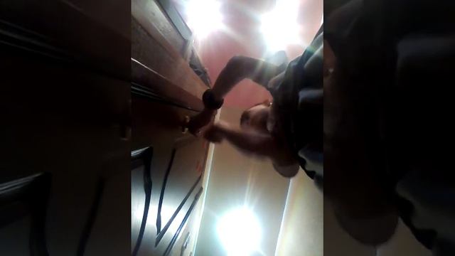 Открываю замок с помощью скрепок смотреть онлайн