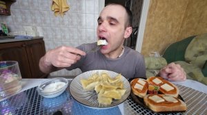 МУКБАНГ НАРЕЗКИ ЛУЧШЕЕ - ВАРЕНИКИ С КАРТОШКОЙ / БУТЕРБРОДЫ С ИКРОЙ / MUKBANG АСМР 19. 03. 2025