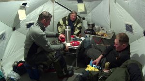 ЗИМНЯЯ РЫБАЛКА С НОЧЕВКОЙ НА КАМЕ В ПАЛАТКЕ.ЛОВЛЯ СУДАКА И БЕРША НА ЖЕРЛИЦЫ.ТЮЛЬКУ.ПЕЧКА И АВТОНОМК