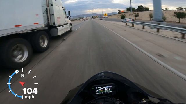 Riding A Kawasaki Ninja ZX-10R On The Highway смотреть онлайн