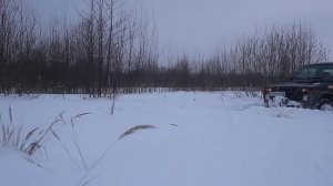 Нива на тракторах- снегу подвалило