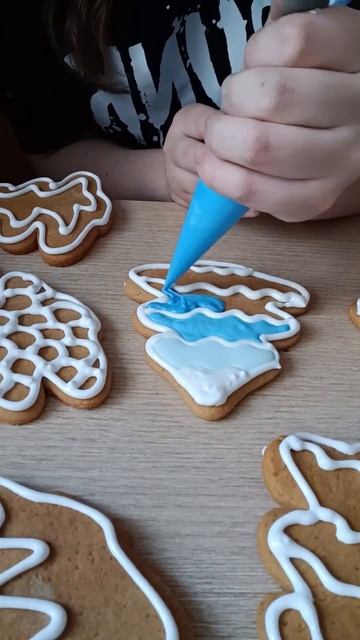 Роспись имбирных пряников. Ëлочка. #выпечканазаказ #декор