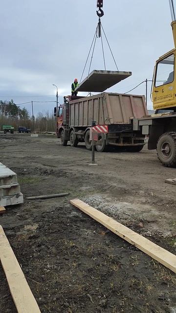 ТБ написано кровью , грузим плиты аккуратно не спеша .