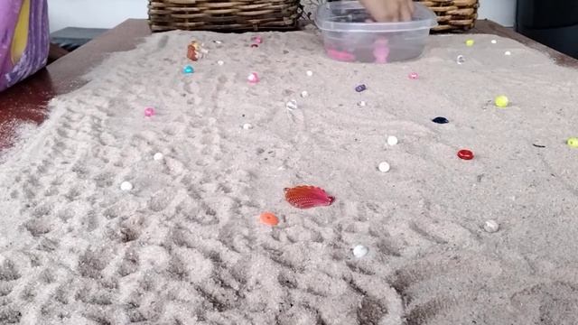 Mini Mixieq's Part 2 (at the beach) смотреть онлайн
