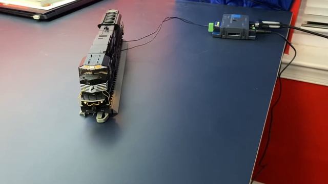 Athearn Genesis 2.0 EMD SD80MAC (NS 7205) with Improved 20-710G3B (S0811/12447) Cold Start Sequence смотреть онлайн