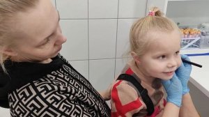 прокололи уши в 4 года☺