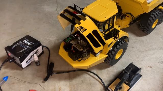 Battery connector. Xt60 or IC3. Getting Volvo A60H 1/14 rc ready for work. смотреть онлайн