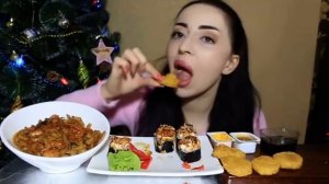 Мукбанг Айка Эмили. Вок с креветкой,роллы 🍣,НАГГЕТСЫ из макдональдса. MUKBANG Ayka Emily