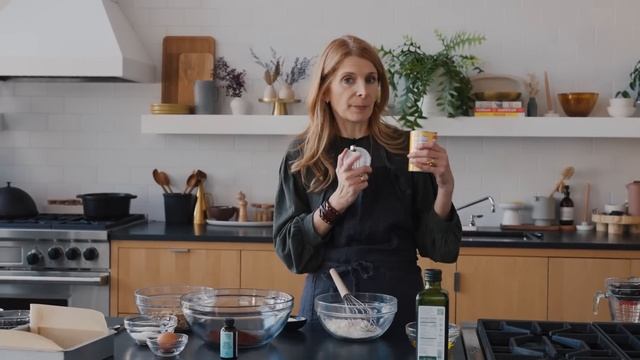 Easy Brownies vs. Fancy Brownies | Shortcut vs. Showstopper | Melissa Clark | NYT Cooking смотреть онлайн