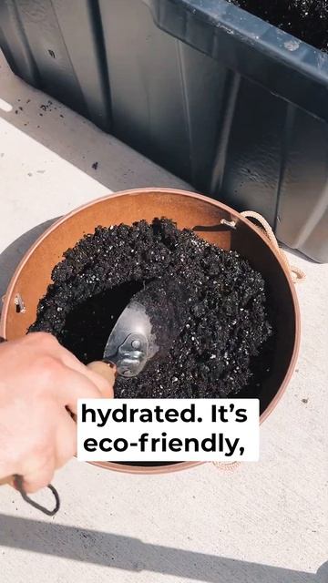 One-of-a-kind design with the Napa Hanging Bowl🪴🌱 #hangingplanter #selfwatering #garden смотреть онлайн