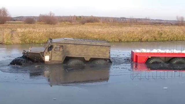 Снегоболотоход ХИЩНИК - плаваем с прицепом! смотреть онлайн