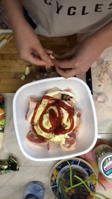 Куриные бедрышки в духовке с картофелем фри смотреть онлайн