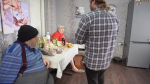 Получили пенсию купили продукты ПОДВАЛ ИЛЬИЧА