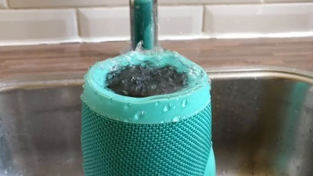 Jbl charge 3 watertest #3 смотреть онлайн