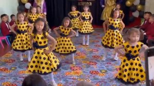 Танец девочек на выпускном Тик Ток