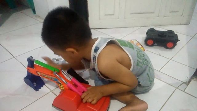 Mainan anak Excavator / main dengan uang koin смотреть онлайн