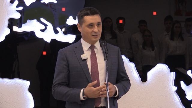 Открытие "ЛУКОЙЛ-класса" в ЛГ МАОУ "СОШ №5" смотреть онлайн