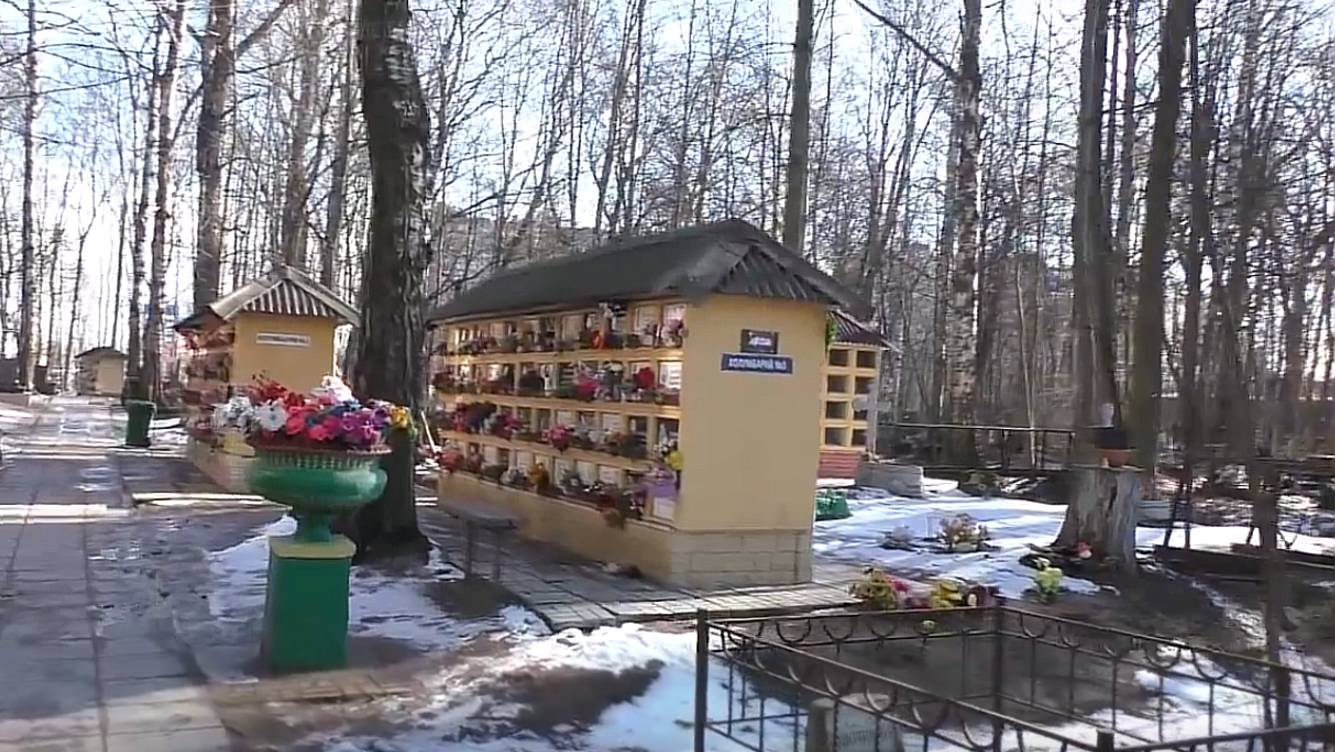 Малоохтинское кладбище, Новочеркасский проспект. Петербург. 19.03.25. смотреть онлайн