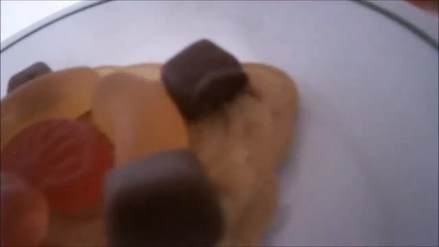 ВКУСНЯЖКА ДЛЯ ЖЕЛЕЙНОГО МЕДВЕДЯ МАКСА смотреть онлайн