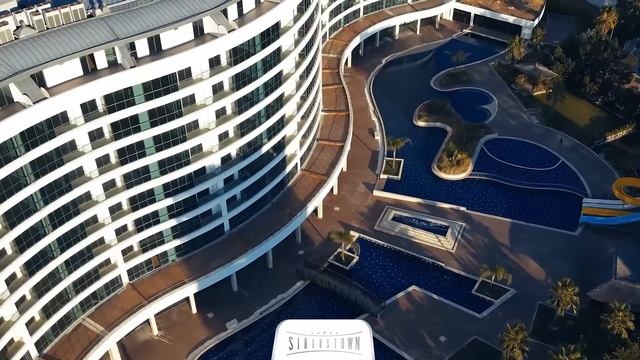 Yeşil ve Mavinin buluştuğu yer Sirius Town смотреть онлайн