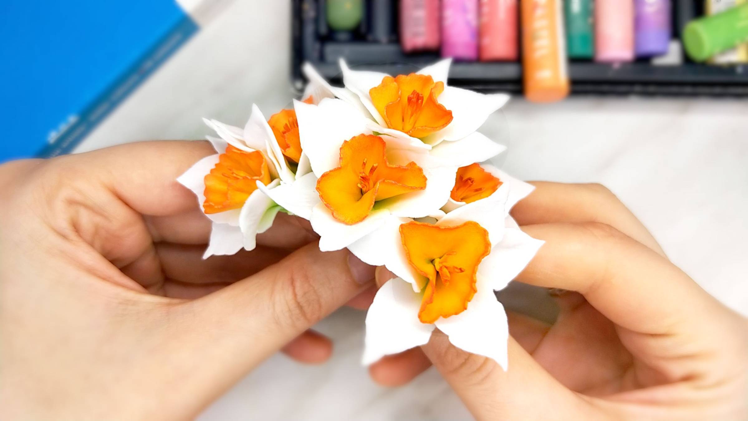 Творческое закулисье или как я делаю цветы для своих работ: Нарциссы из фоамирана своими руками 💛 смотреть онлайн