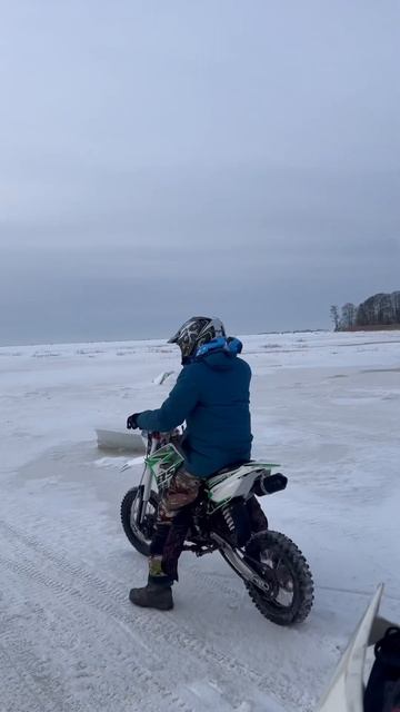 Мотокурорт мото отдых - По льду финского залива на форт Тотлебен. #shorts #short #motokurort смотреть онлайн