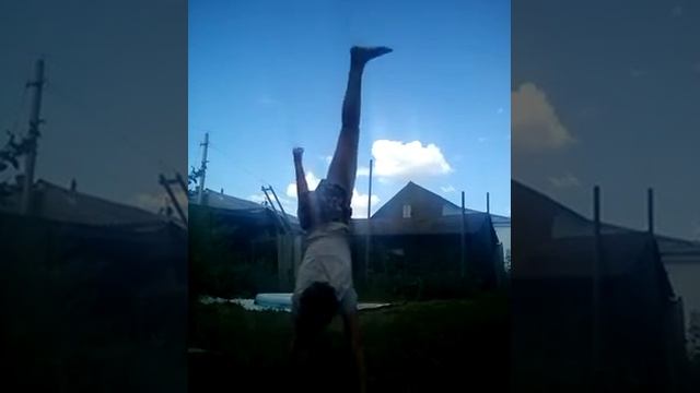 Моё первое видео стойки на руках и колесо пошаговое изучение смотрите не пожалеете ) смотреть онлайн