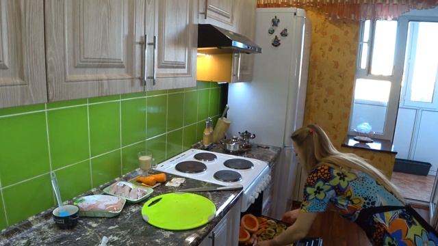 Влог /Дятел долбит дерево /Куриные крылышки в духовке самые вкусные / Вопрос Ответ #крылышки #семья смотреть онлайн
