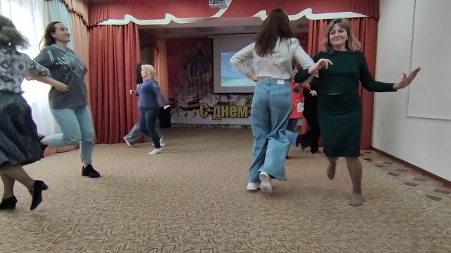 танец р.н..mp4 смотреть онлайн