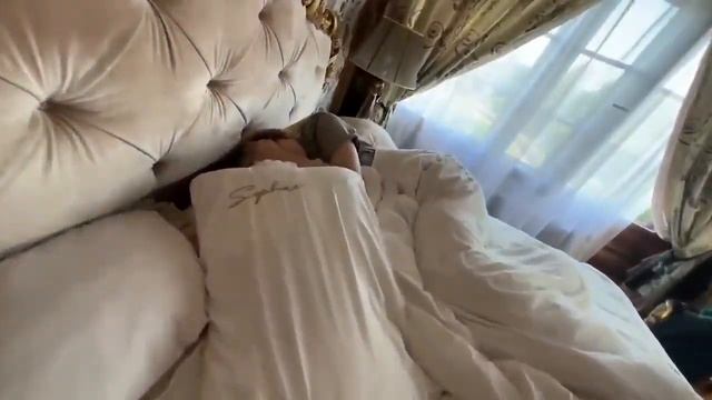 ДАНИЛА ГОРИЛЛА ПОКАЗАЛ СВОЮ ДЕВУШКУ НАСТЮ/ОНА ГОЛЕНЬКАЯ/ ИДУТ С КОРЕШЕМ СМОТРЕТЬ смотреть онлайн