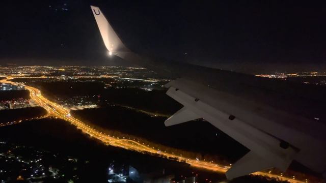 Ночная посадка в Москве Boeing 737-800 Utair смотреть онлайн
