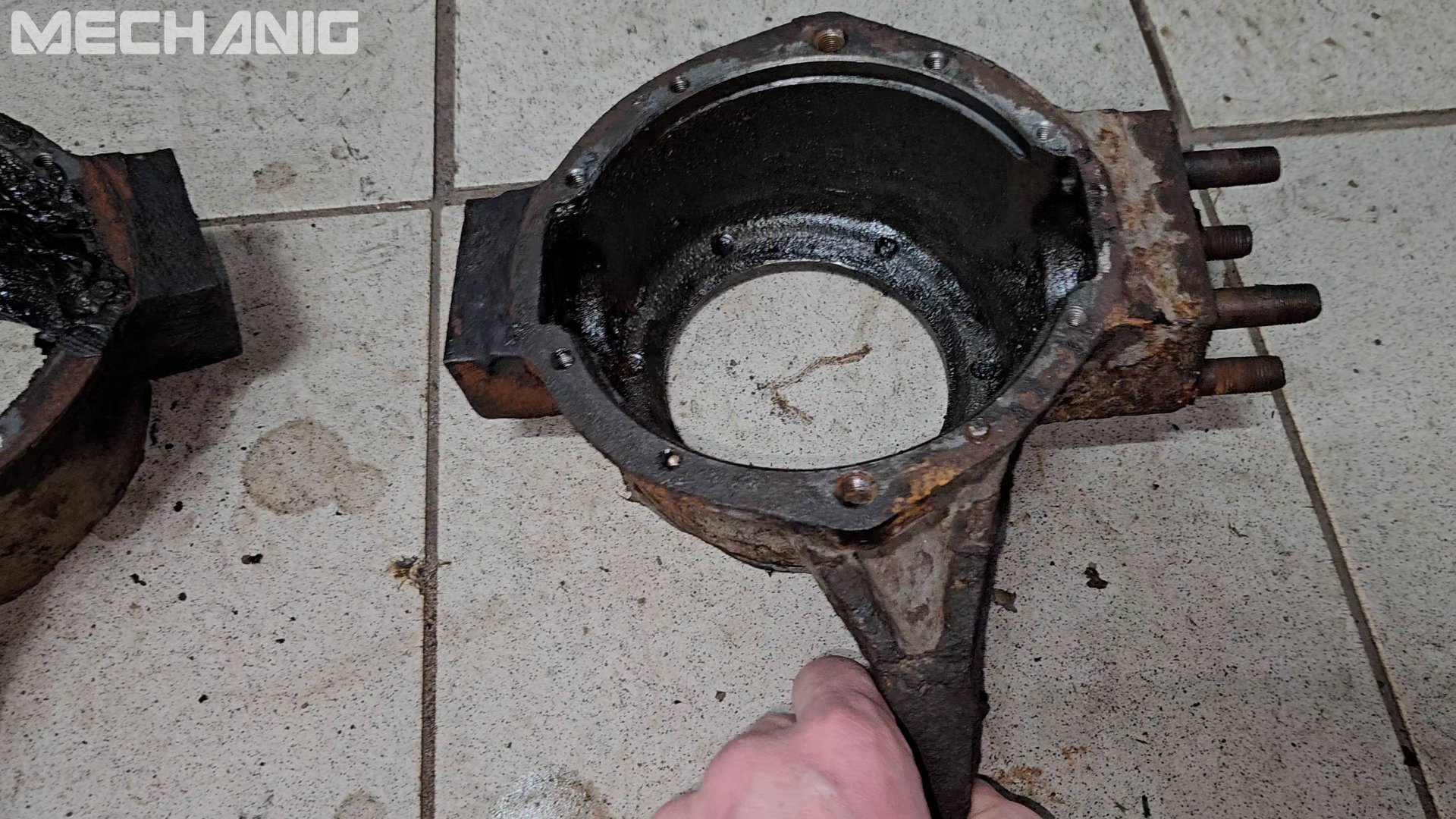 Жесть на СТО. Как выявить трещину в поворотном кулаке! Приколы на СТО!